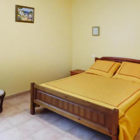 With Private Terrace, Beaucaire Beaucaire (Gard)
