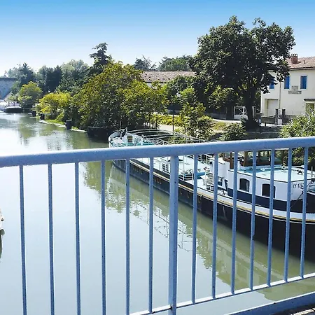 Holiday home With Private Terrace, Beaucaire
