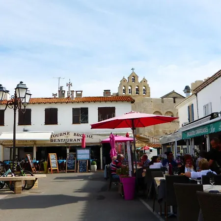With Private Terrace, Beaucaire *